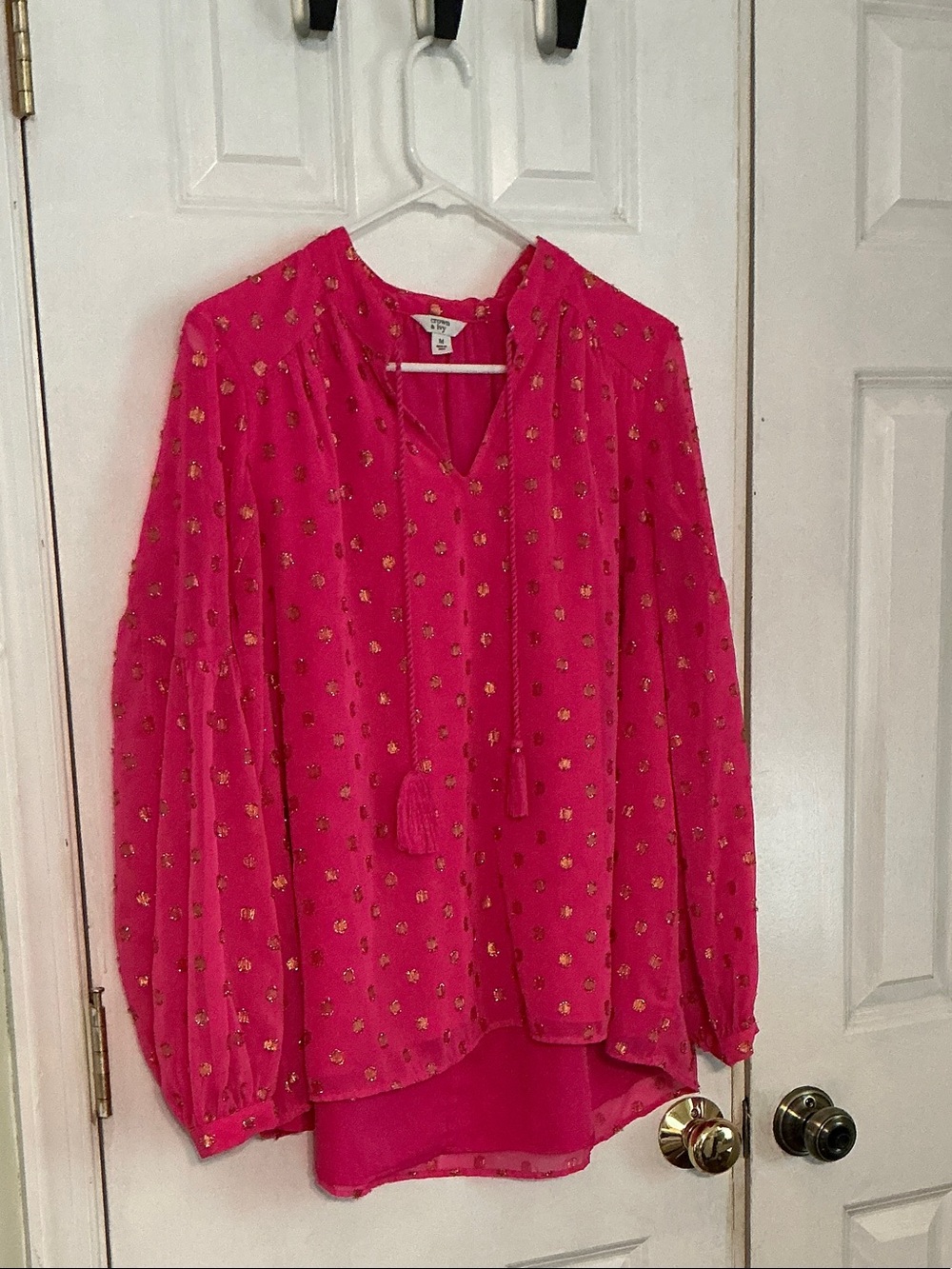crown & ivy Hot Pink Tassel Peasant Tunic with Gold Foil Dots